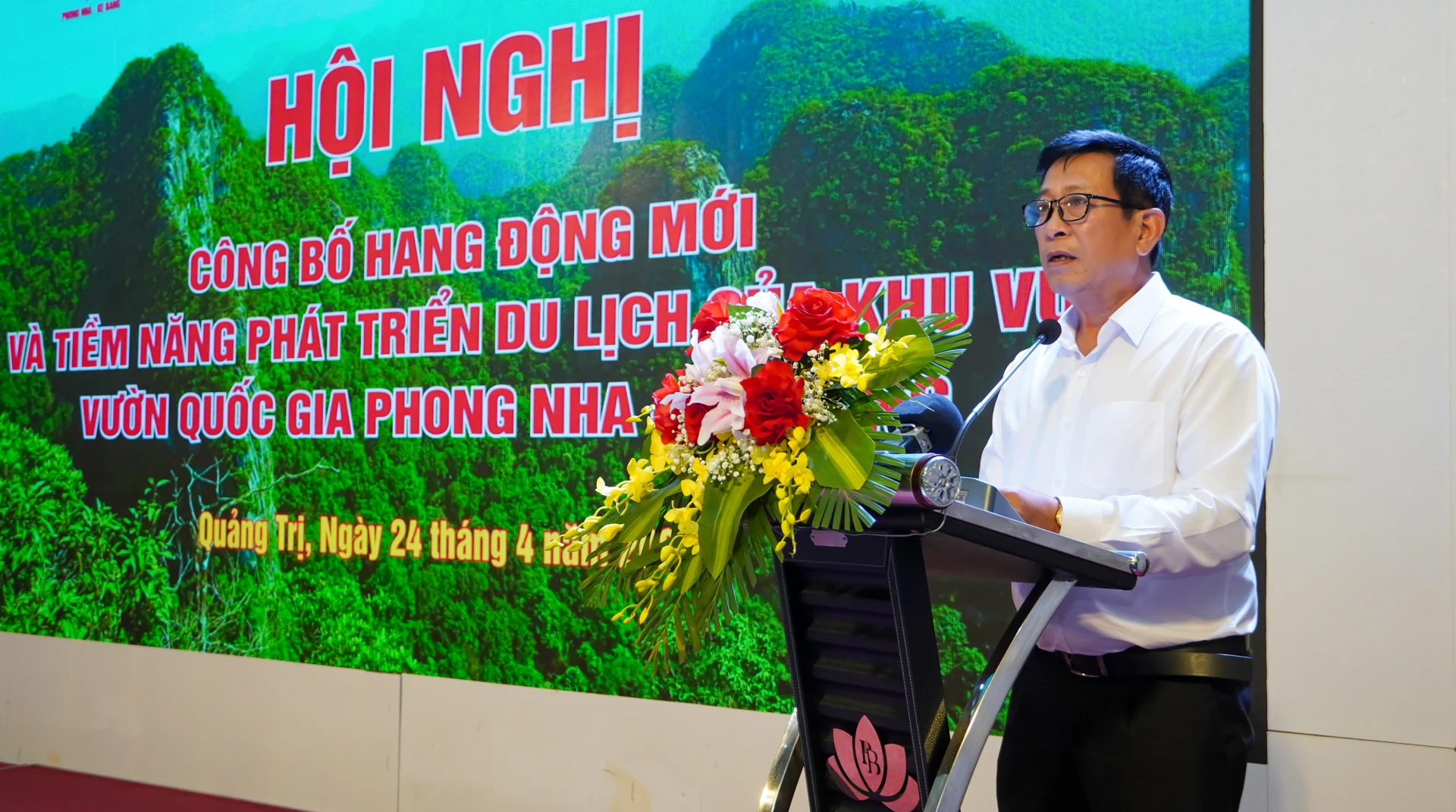 Ông Phạm Hồng Thái, Giám đốc Ban Quản lý Vườn Quốc gia Phong Nha- Kẻ Bàng phát biểu tại hội nghị - Ảnh: N.H 