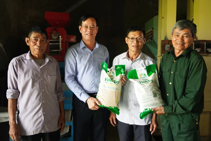 Từ 'Ngọn cờ hồng' đến thương hiệu gạo sạch vươn xa
