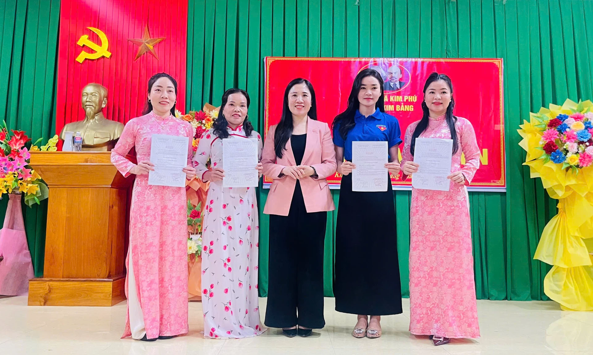 ễ kết nạp đảng viên mới tại chi bộ thôn Yên Phú, xã Kim Phú - Ảnh: X.P