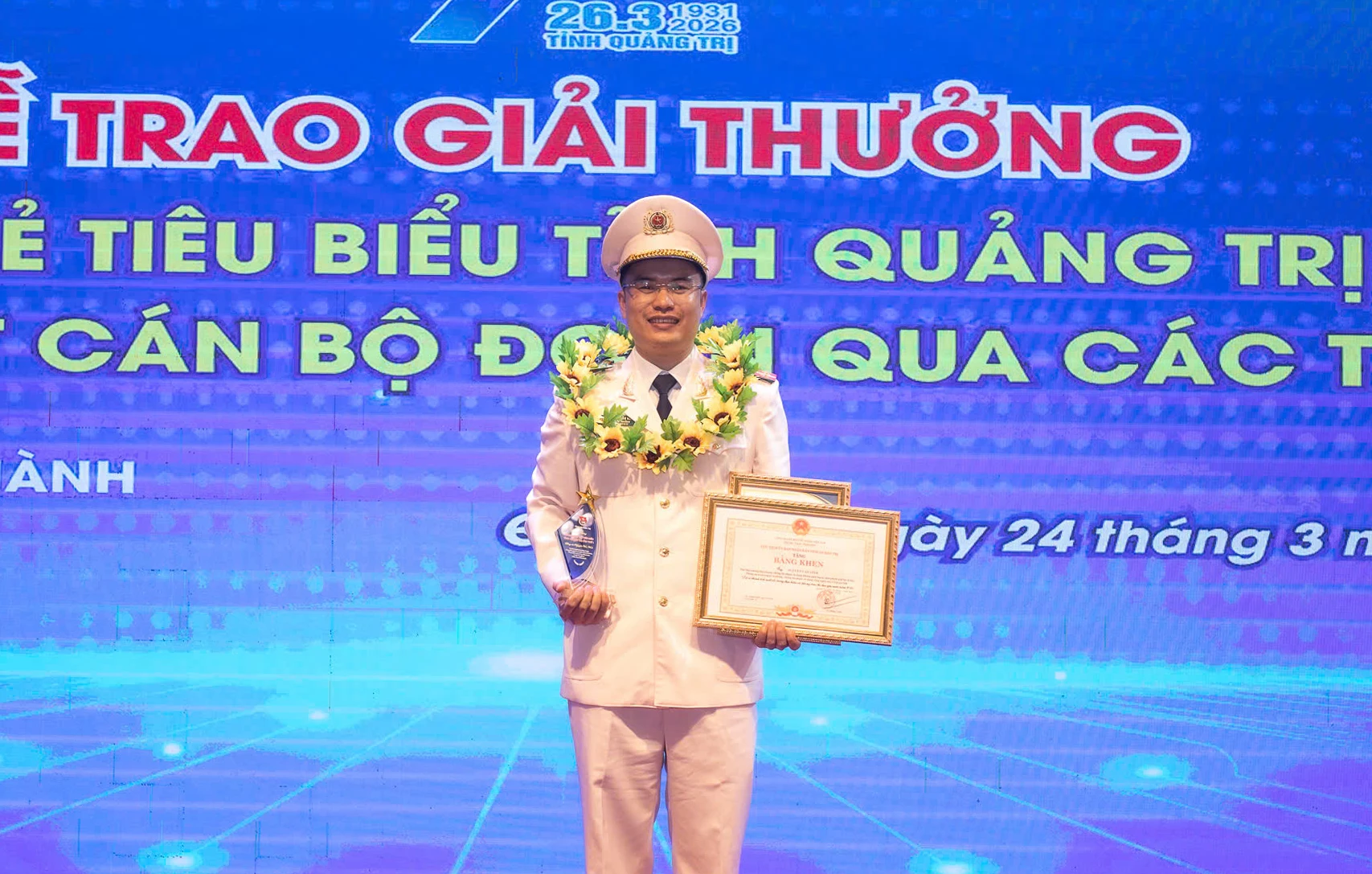 Đại úy Nguyễn Văn Vĩnh là 1 trong 20 gương mặt trẻ tiêu biểu tỉnh Quảng Trị lần thứ I - Ảnh: NVCC