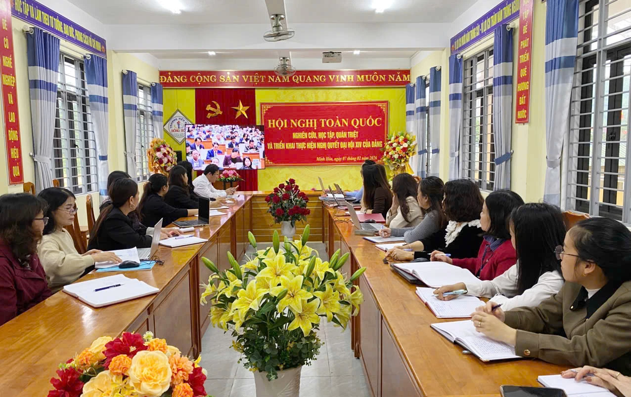 Hệ thống wifi tại các nhà văn hóa giúp đảng viên học tập nghị quyết thuận lợi hơn - Ảnh: X.V