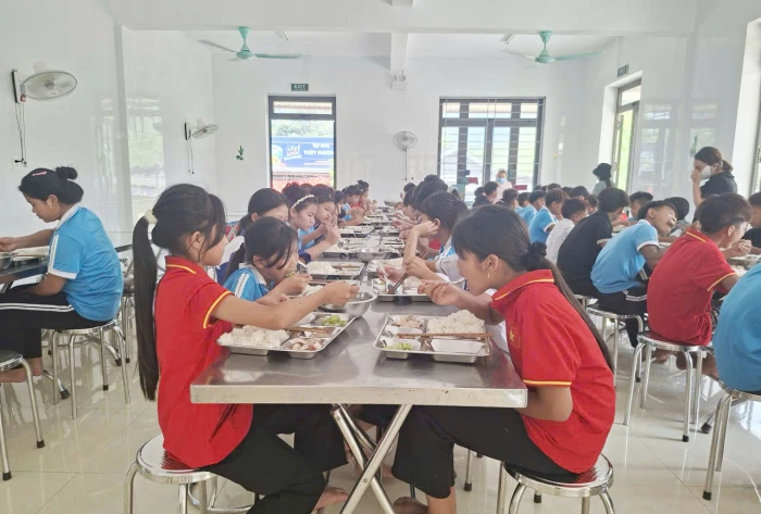 Đồng hành với học sinh vùng cao