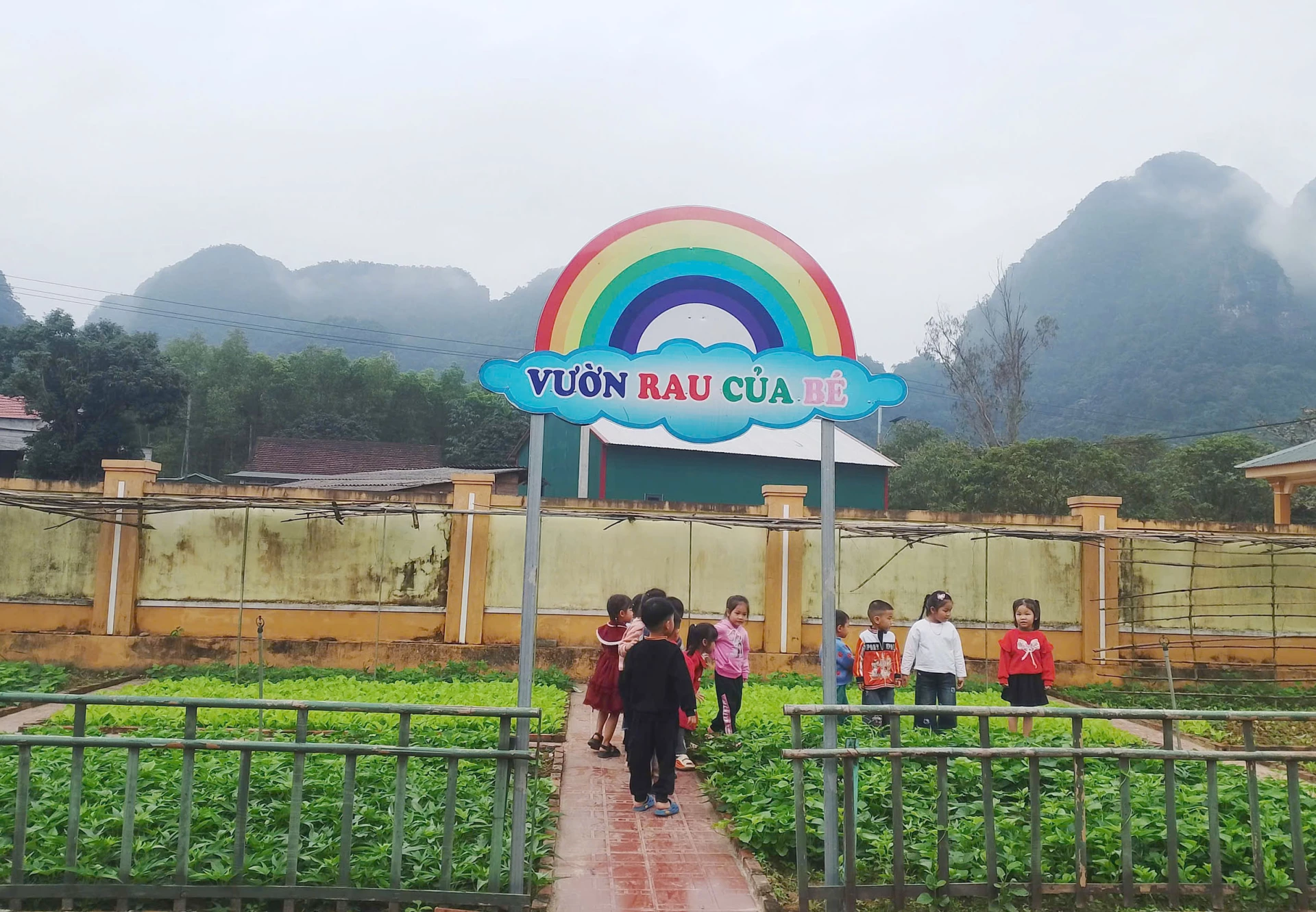 Các cháu được vui chơi, trải nghiệm trong môi trường giáo dục thân thiện-Ảnh: X.V