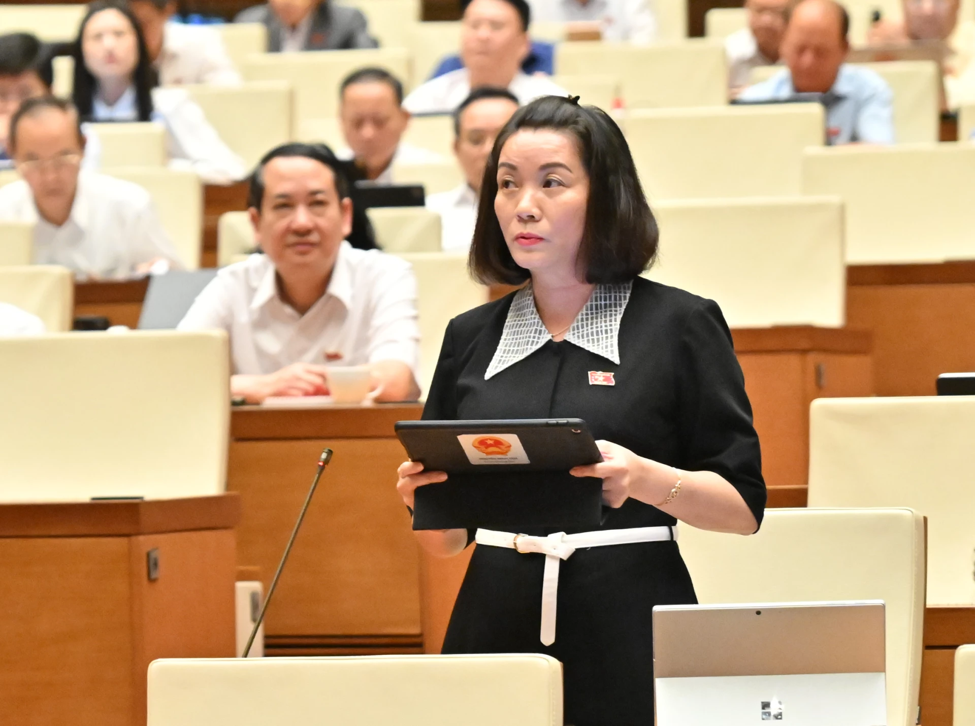 Đồng chí Nguyễn Minh Tâm, Phó Trưởng đoàn chuyên trách Đoàn ĐBQH tỉnh thảo luận về dự thảoNghị quyết của Quốc hội về việc thành lập thành phố Đồng Nai trực thuộc Trung ương - Ảnh: CTV