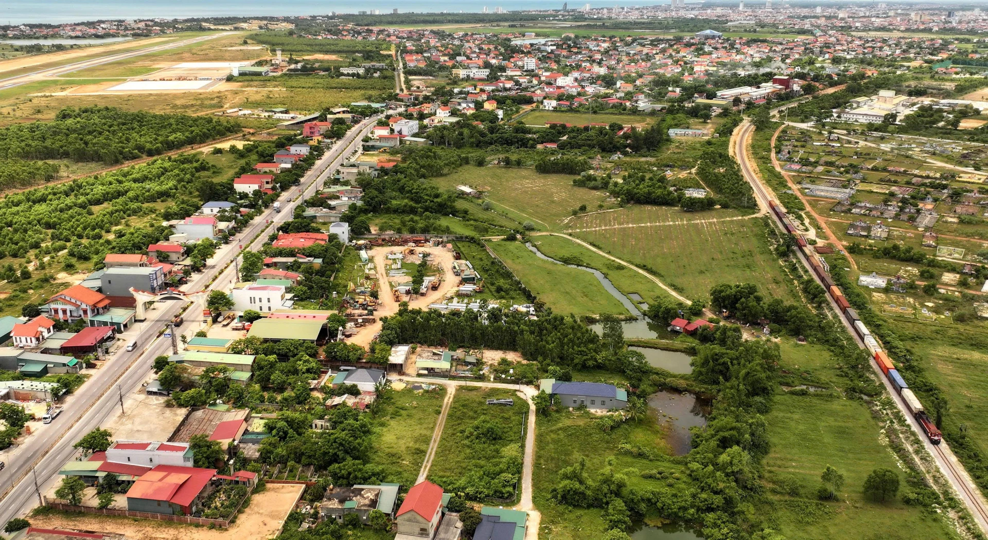 Bức tranh Đồng Thuận - Ảnh: H.Trà