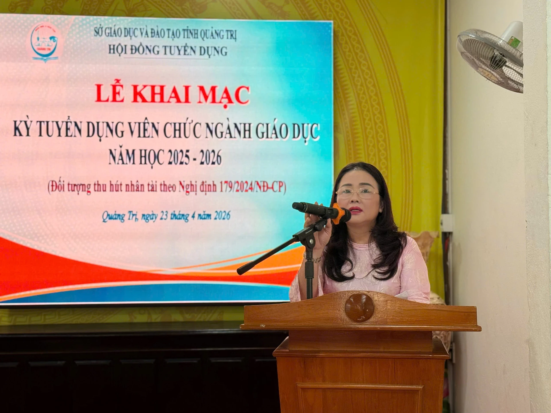 Giám đốc Sở GD-ĐT Lê Thị Hương phát biểu tại buổi khai mạc