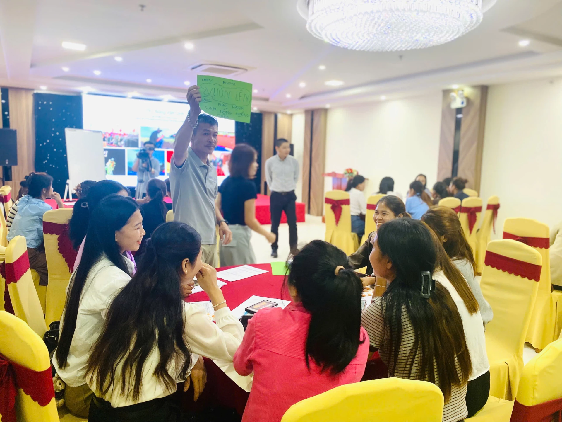 Lớp tập huấn nhằm nâng cao hiệu quả truyền thông tại cộng đồng vùng đồng bào dân tộc thiểu số - Ảnh: T.L