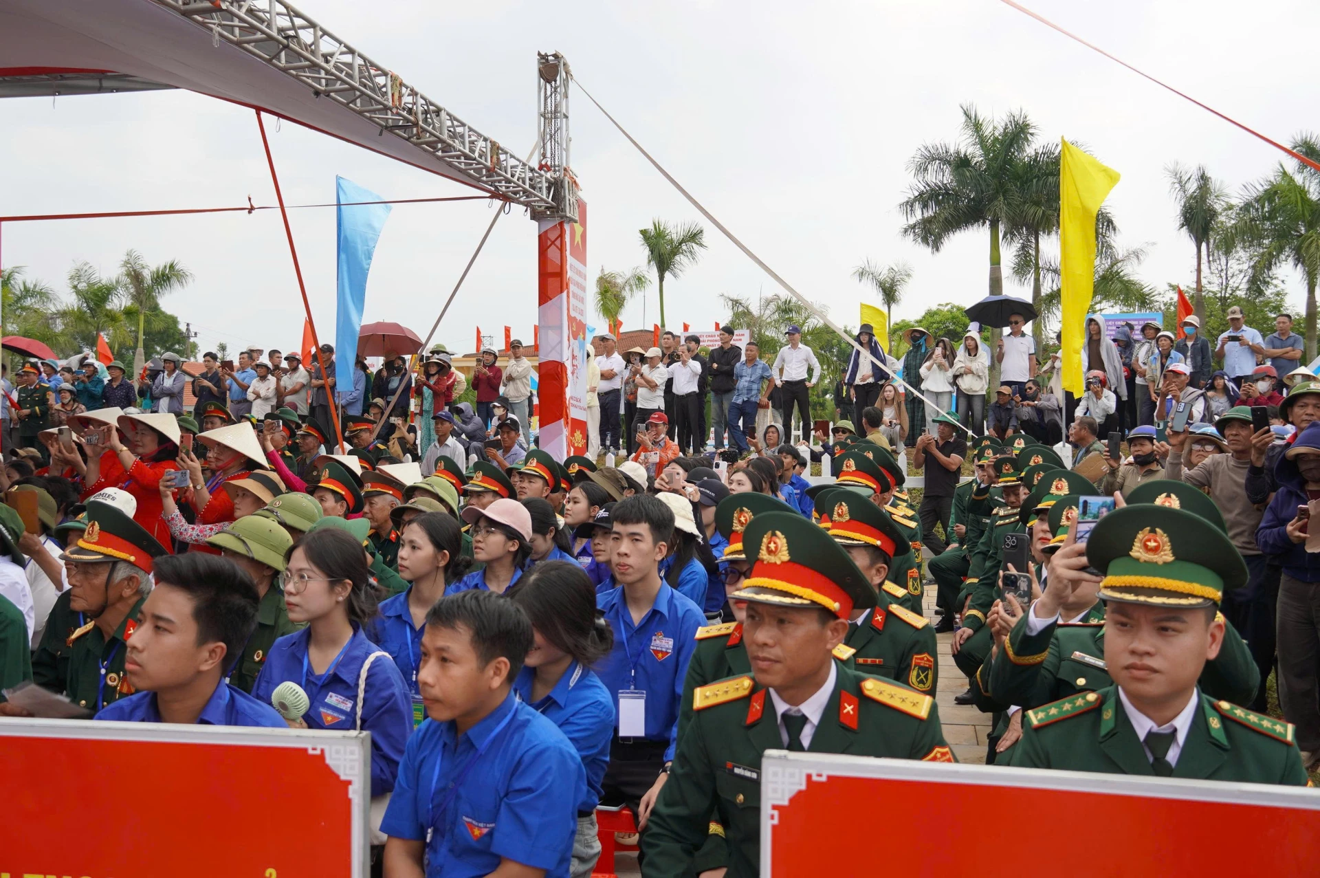 Đông đảo cán bộ, Nhân dân tham dự buổi lễ - Ảnh: X.P