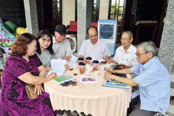 Nơi những vần thơ 'giữ lửa' giữa thời đại mới