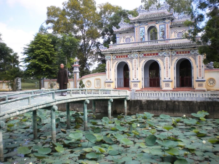 Lần theo câu hát quê nhà