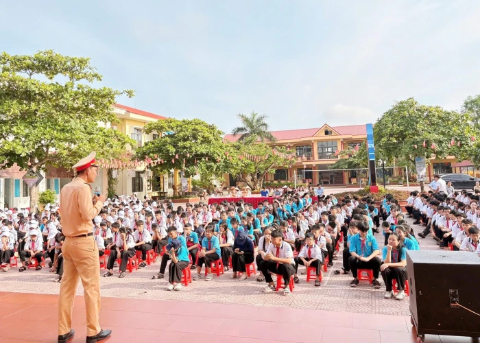 Tuyên truyền pháp luật an toàn giao thông cho hơn 3.000 học sinh, giáo viên và phụ huynh