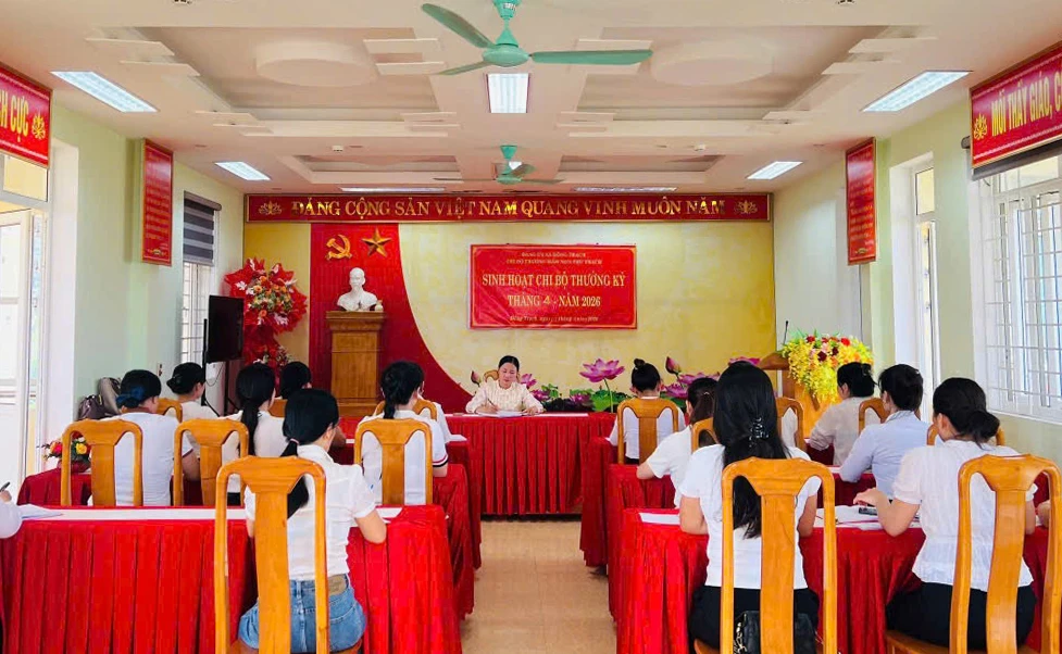 Sinh hoạt chi bộ thường kỳ luôn được các chi bộ duy trì nghiêm túc - Ảnh: D.H