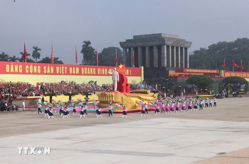 Ánh sáng Hồ Chí Minh soi đường cho chúng ta đi