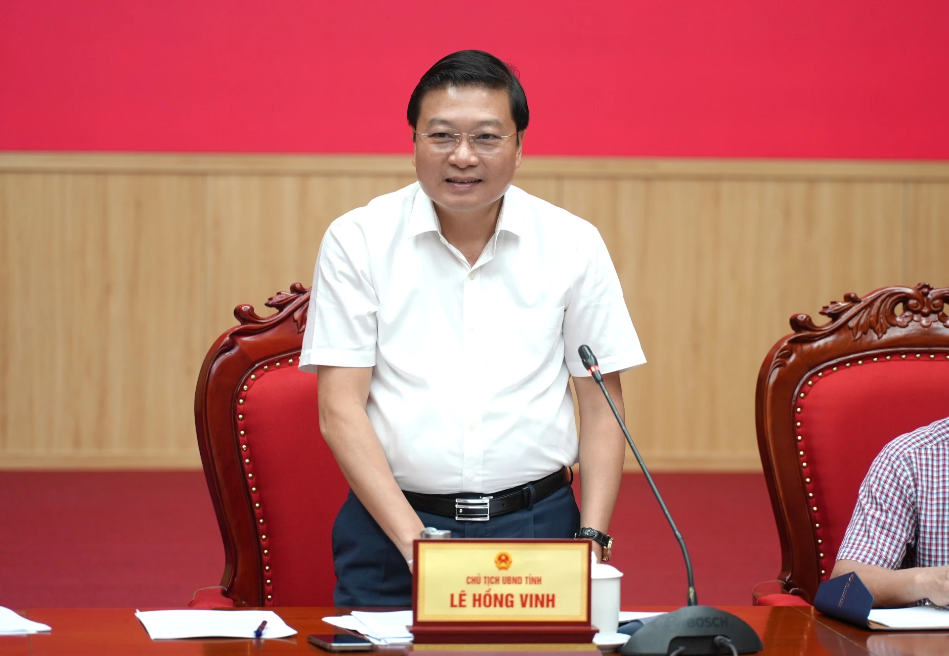 Đồng chí Lê Hồng Vinh, Chủ tịch UBND tỉnh phát biểu đặt vấn đề tại phiên họp - Ảnh: T.Đ