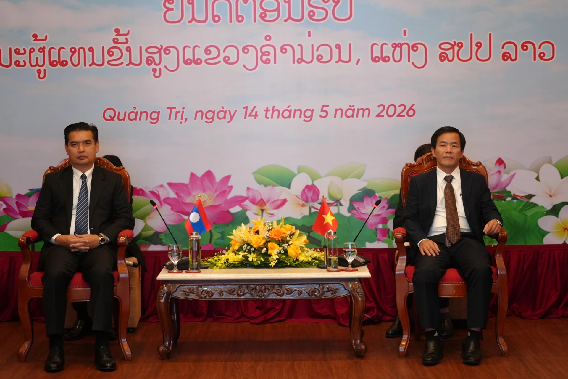 Đồng chí Nguyễn Văn Phương, Bí thư Tỉnh ủy Quảng Trị và đồng chí Xay-xạ-nạ Khột-phu-thon, Bí thư Tỉnh ủy Khăm Muồn tại buổi tiếp - Ảnh: T.Đ