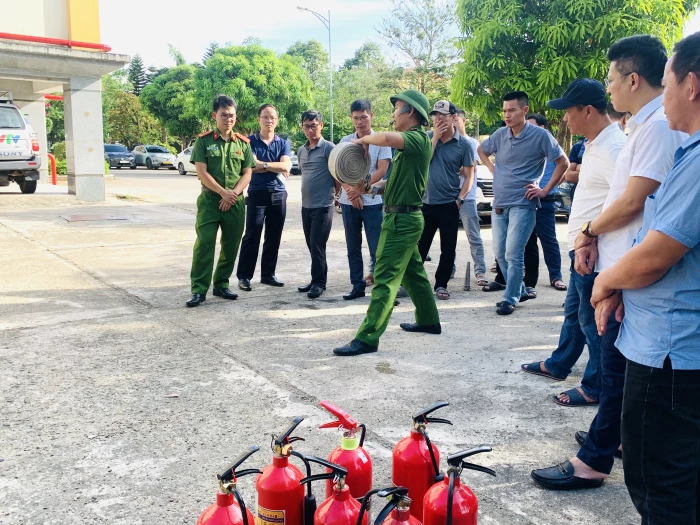 Huấn luyện nghiệp vụ phòng cháy chữa cháy và cứu nạn cứu hộ cho cán bộ, phóng viên, nhân viên Báo và phát thanh, truyền hình Quảng Trị