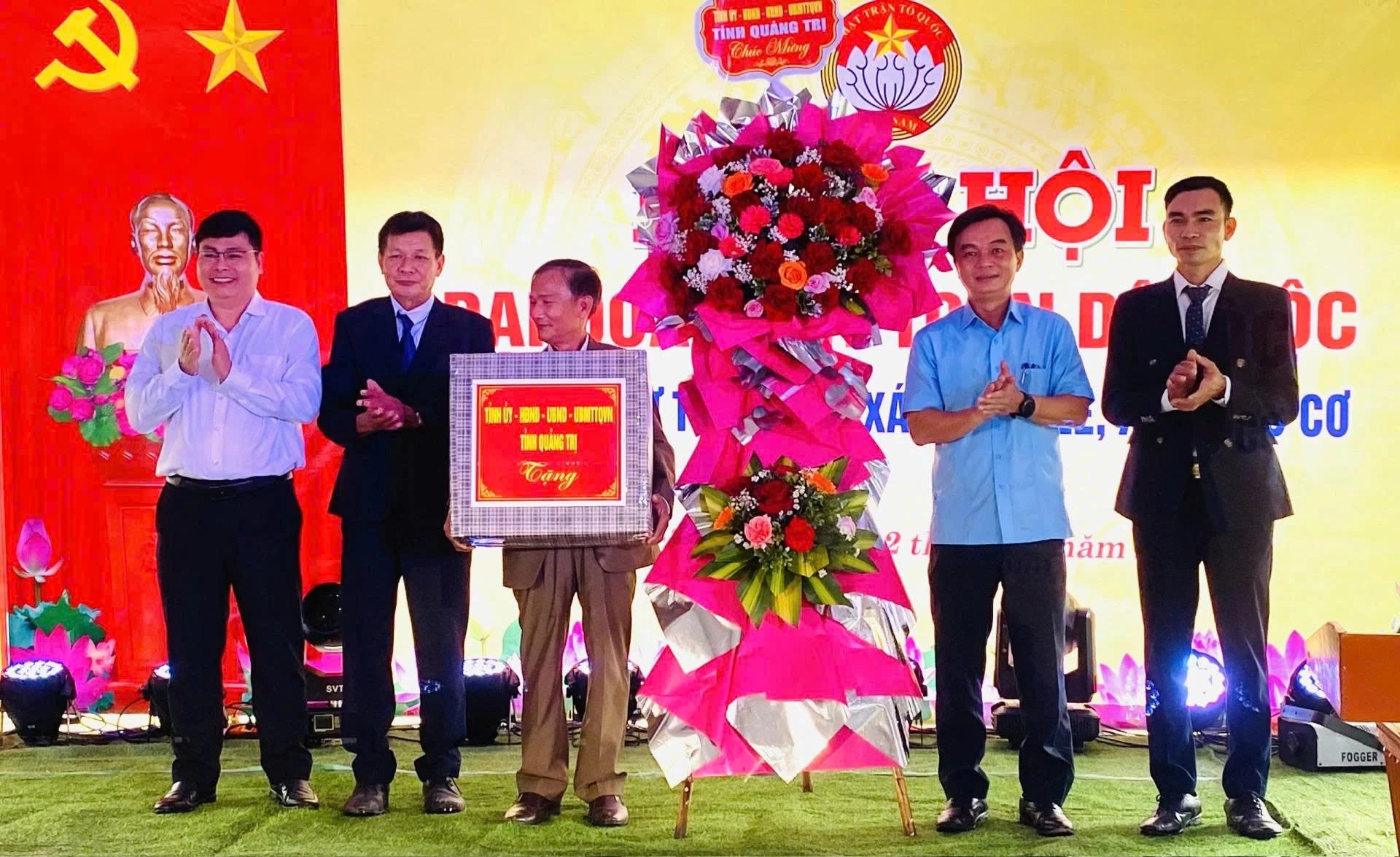 Đồng chí Nguyễn Chiến Thắng, Phó Bí thư Tỉnh ủy, Chủ tịch Ủy ban MTTQVN dự ngày hội đại đoàn kết toàn dân tại khu dân cư - Ảnh:N.L