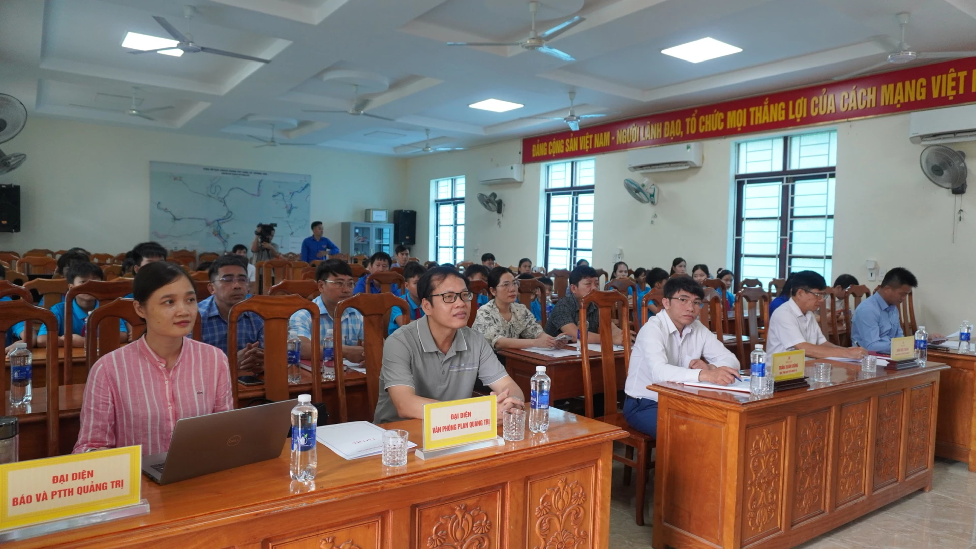 Đại biểu tham dự kỳ họp - Ảnh: H.T