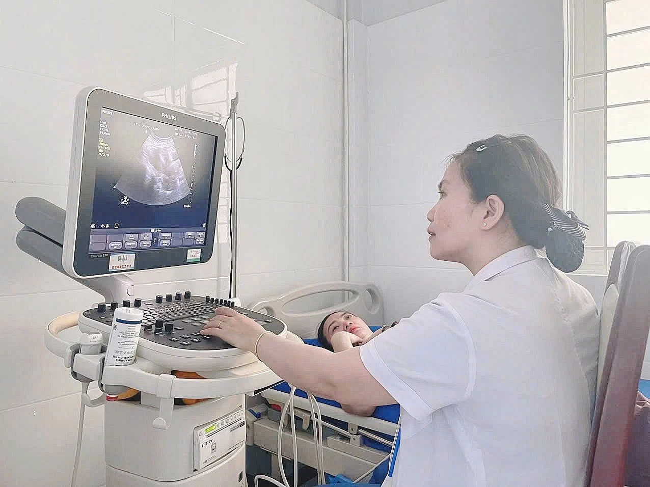 Bệnh viện đa khoa khu vực Quảng Trạch có đội ngũ y bác sĩ có chuyên môn cao, đáp ứng nhu cầu khám, chữa bệnh của người dân trên địa bàn - Ảnh: L.D