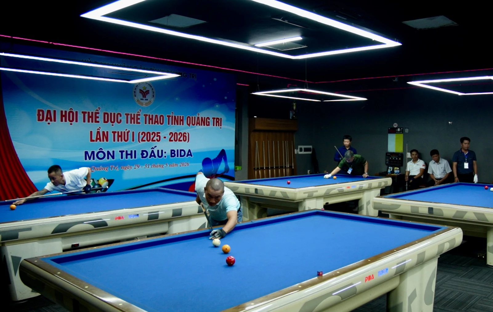 Các vận động viên thi đấu ở nội dung carom 1 băng - Ảnh: H.N