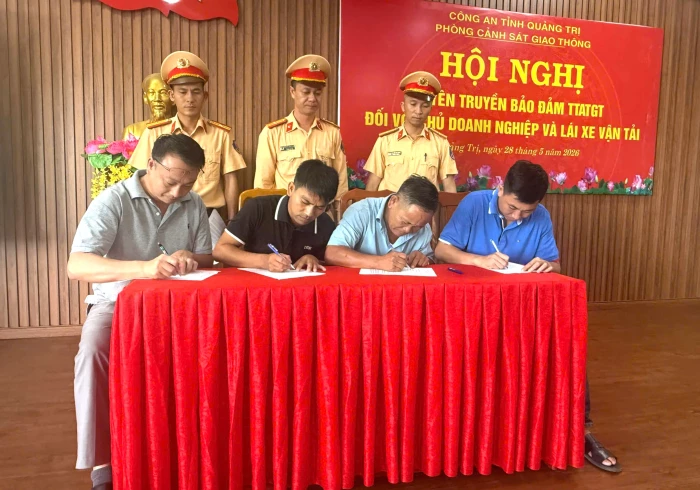 Nâng cao ý thức chấp hành pháp luật cho doanh nghiệp vận tải và lái xe