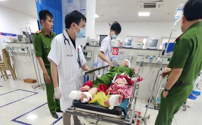 Một đại úy công an bị chém trọng thương khi đang làm nhiệm vụ