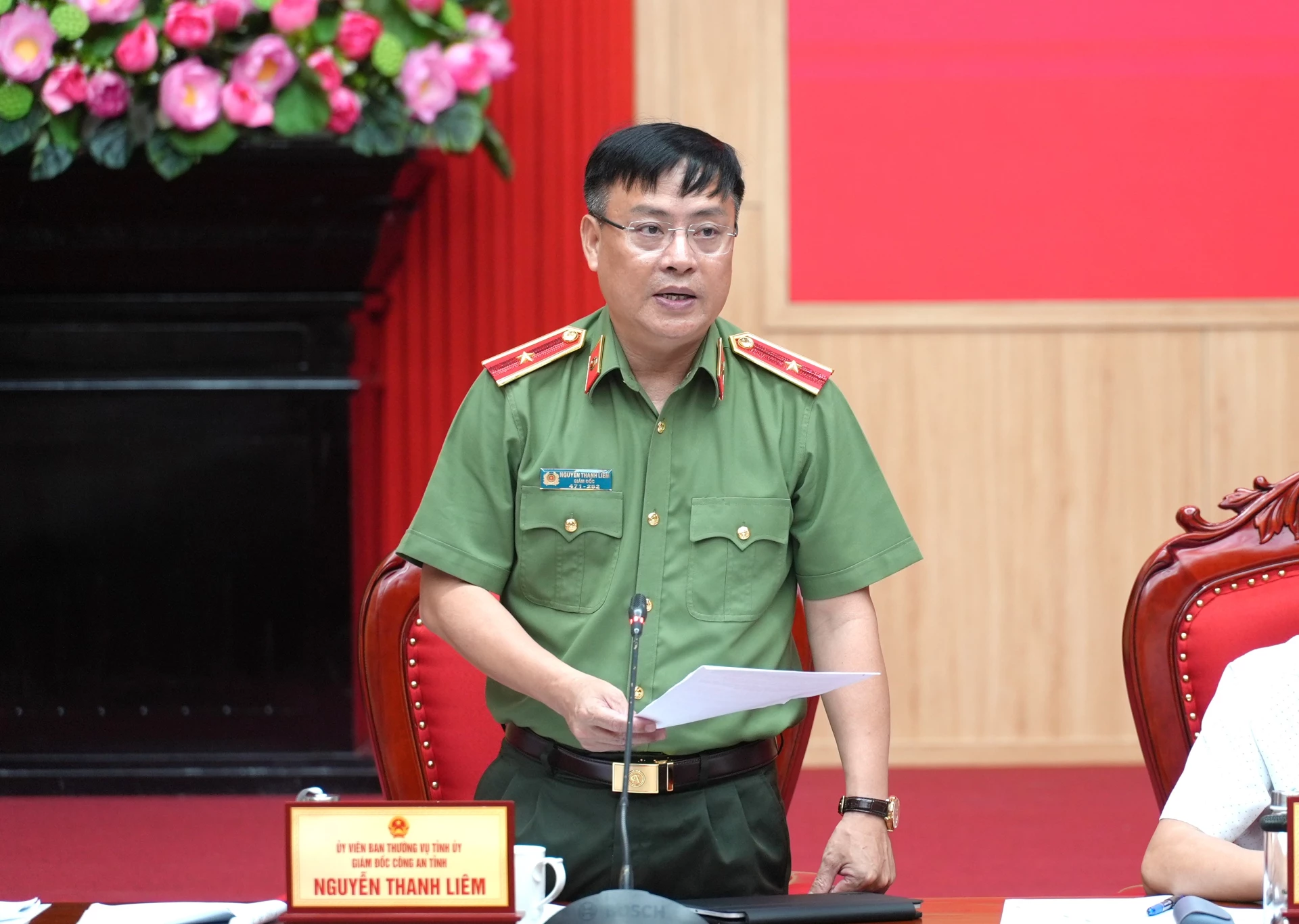 Thiếu tướng Nguyễn Thanh Liêm, Giám đốc Công an tỉnh phát biểu tại phiên họp - Ảnh: T.Đ