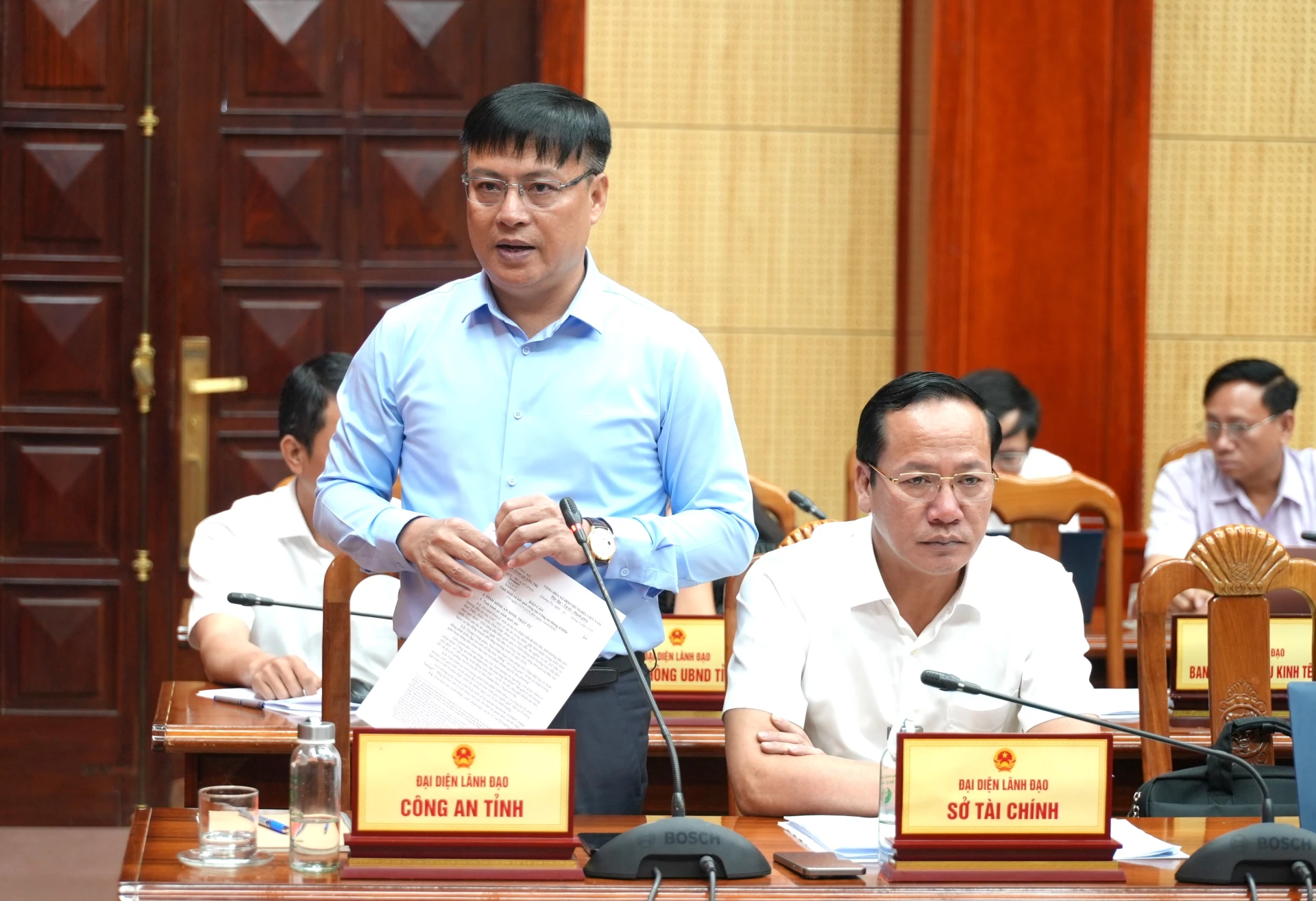 Thiếu tướng Nguyễn Thanh Liêm, Giám đốc Công an tỉnh phát biểu tại phiên họp - Ảnh: T.Đ