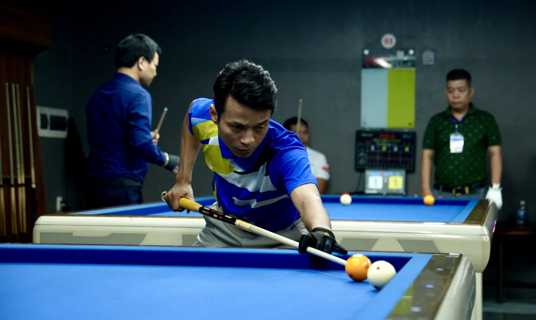 Các vận động viên thi đấu ở nội dung carom 1 băng - Ảnh: H.N