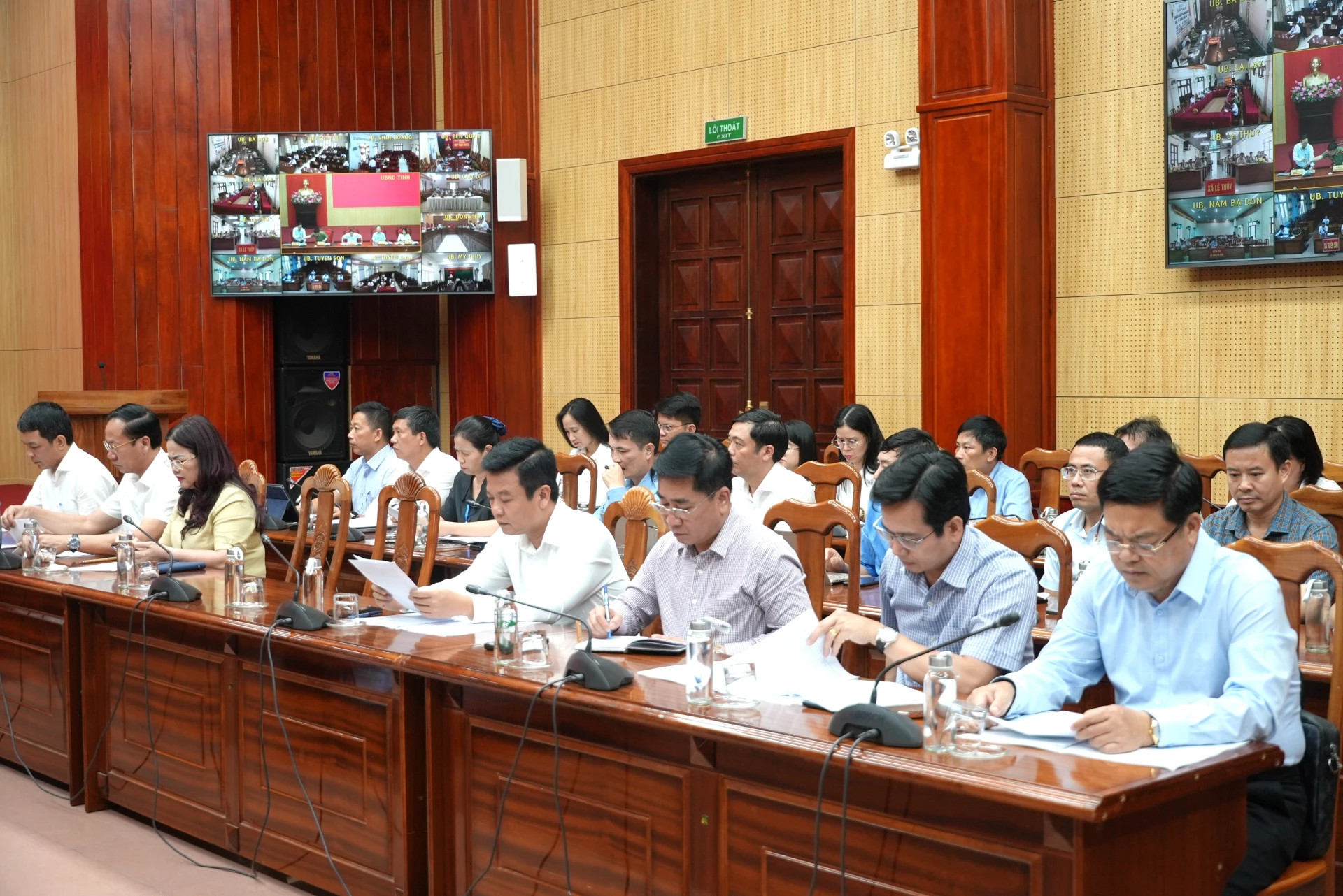 Các đại biểu tham dự phiên họp - Ảnh: T.Đ
