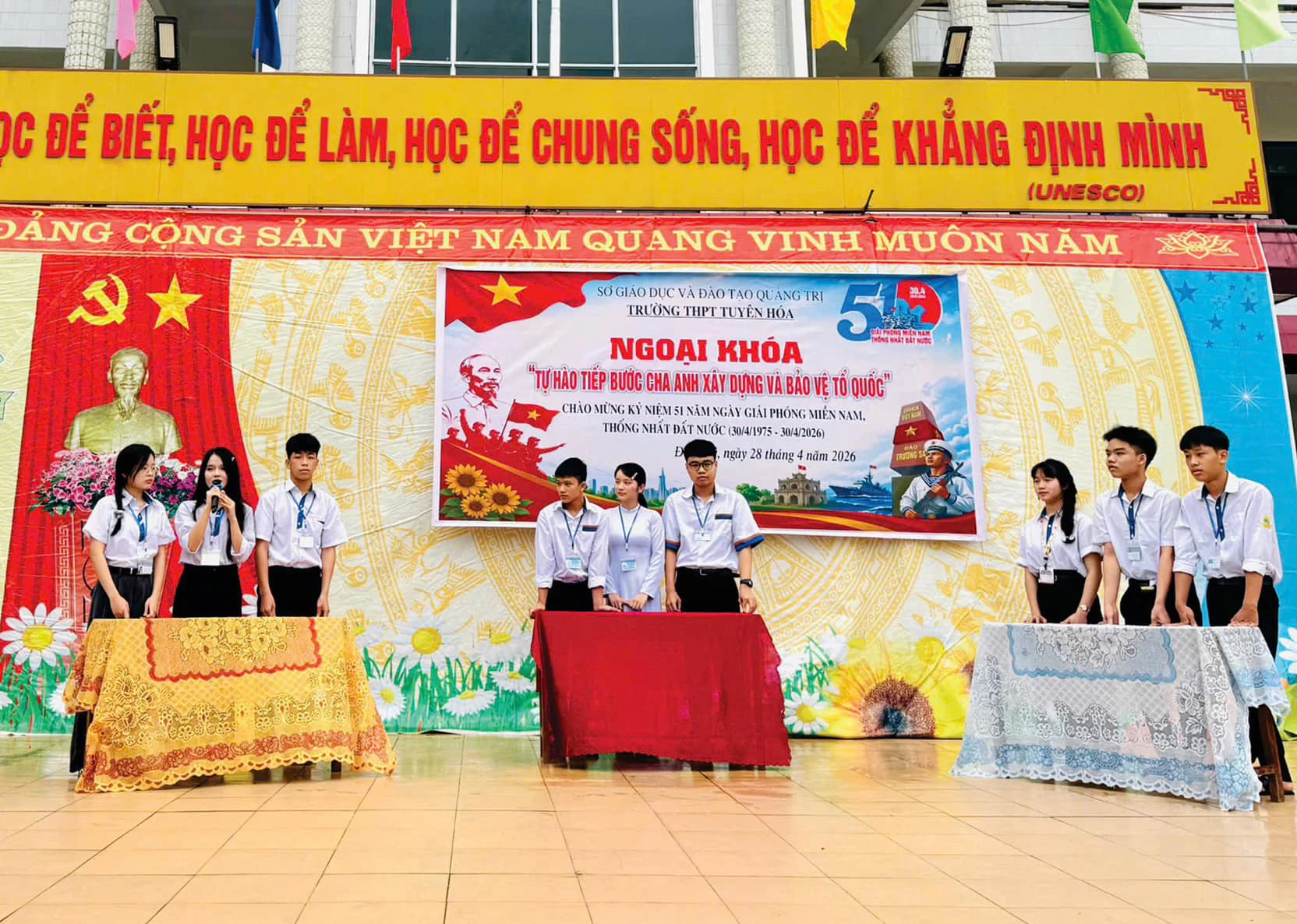 Nhiều hoạt động trải nghiệm tại Trường THPT Tuyên Hóa sẽ giúp các em học sinh phát triển cả tri thức, nhân cách để phấn đấu trở thành đảng viên-Ảnh: X.V 