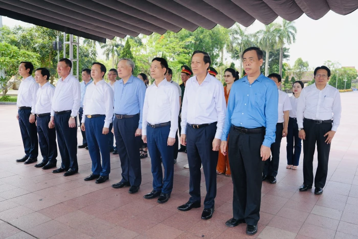 Các đồng chí nguyên lãnh đạo Đảng, Nhà nước tri ân anh hùng liệt sĩ tại tỉnh Quảng Trị