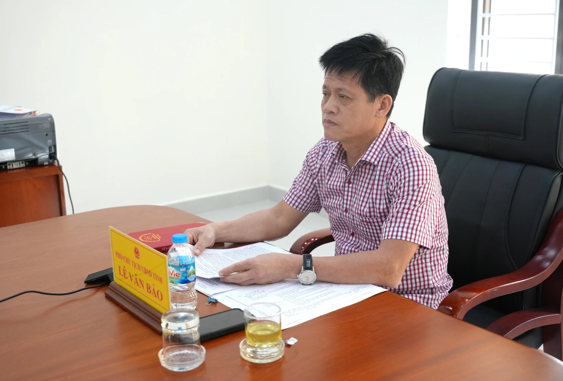 Đồng chí Lê Văn Bảo, Phó Chủ tịch UBND tỉnh cùng chủ trì phiên tiếp công dân của đồng chí Chủ tịch UBND tỉnh - Ảnh: T.Đ