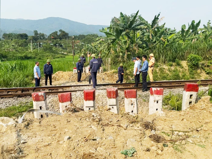 Quyết tâm xóa bỏ lối đi tự mở qua đường sắt