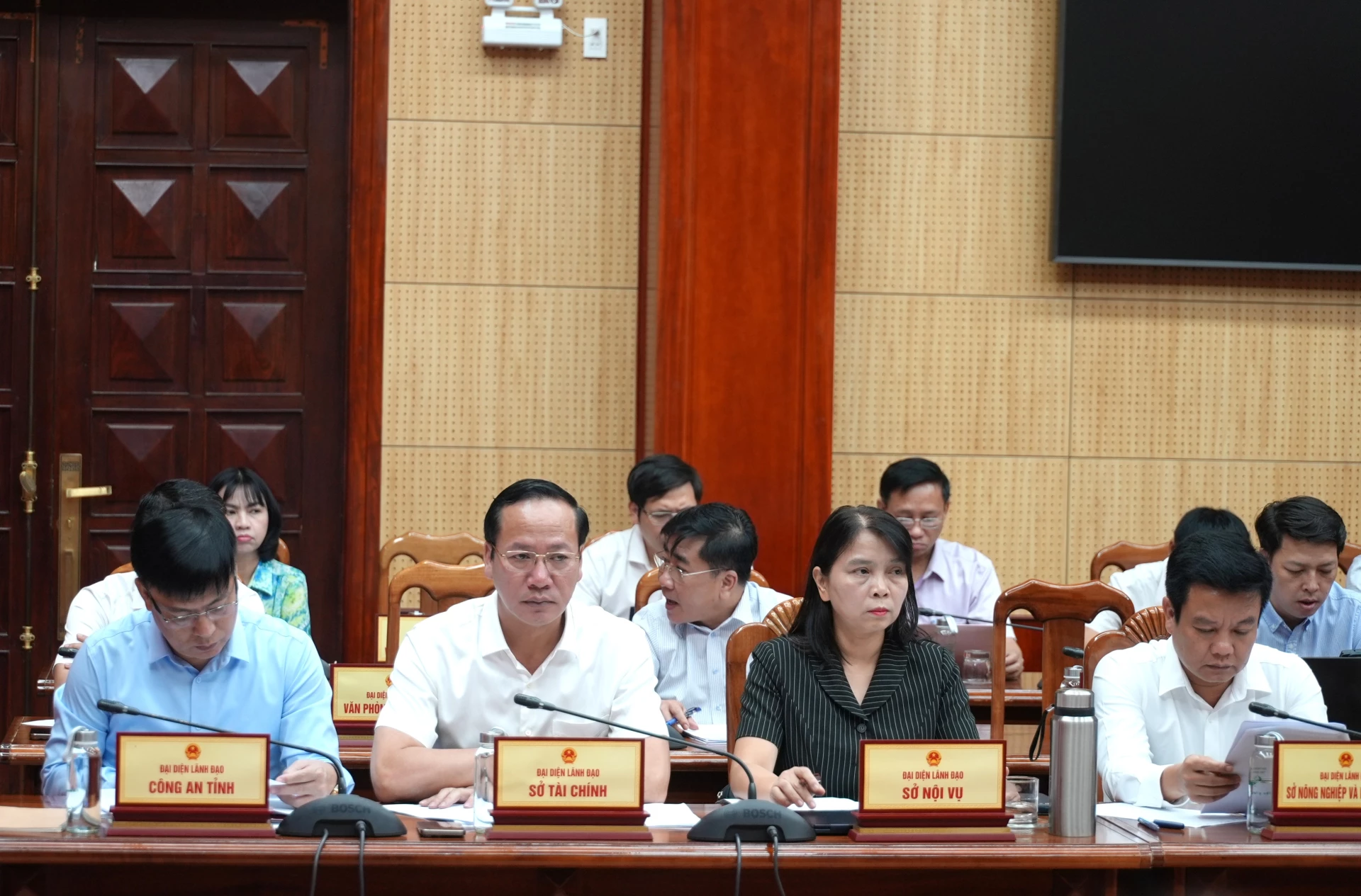 Các đại biểu tham dự phiên họp - Ảnh: T.Đ