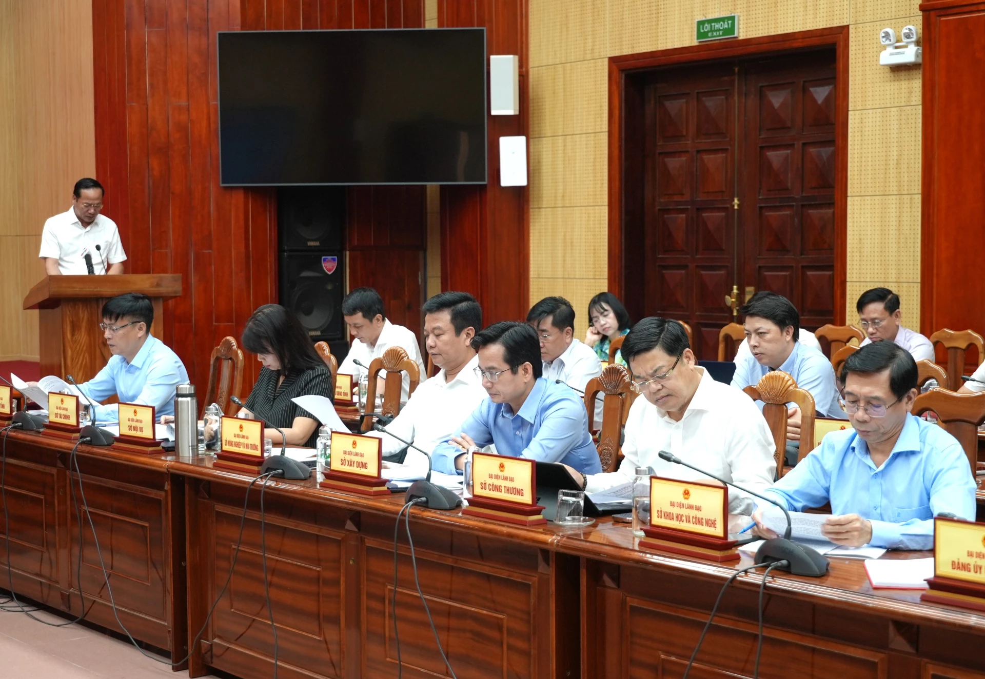 Các đại biểu tham dự phiên họp - Ảnh: T.Đ