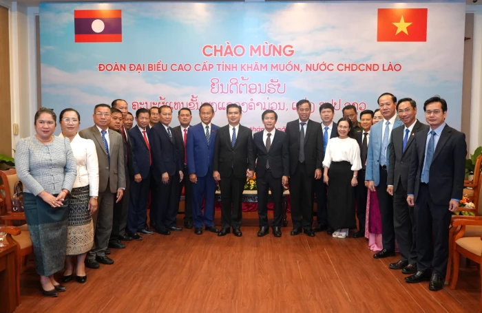 Lãnh đạo tỉnh tiếp xã giao đoàn đại biểu cấp cao tỉnh Khăm Muồn (Lào)