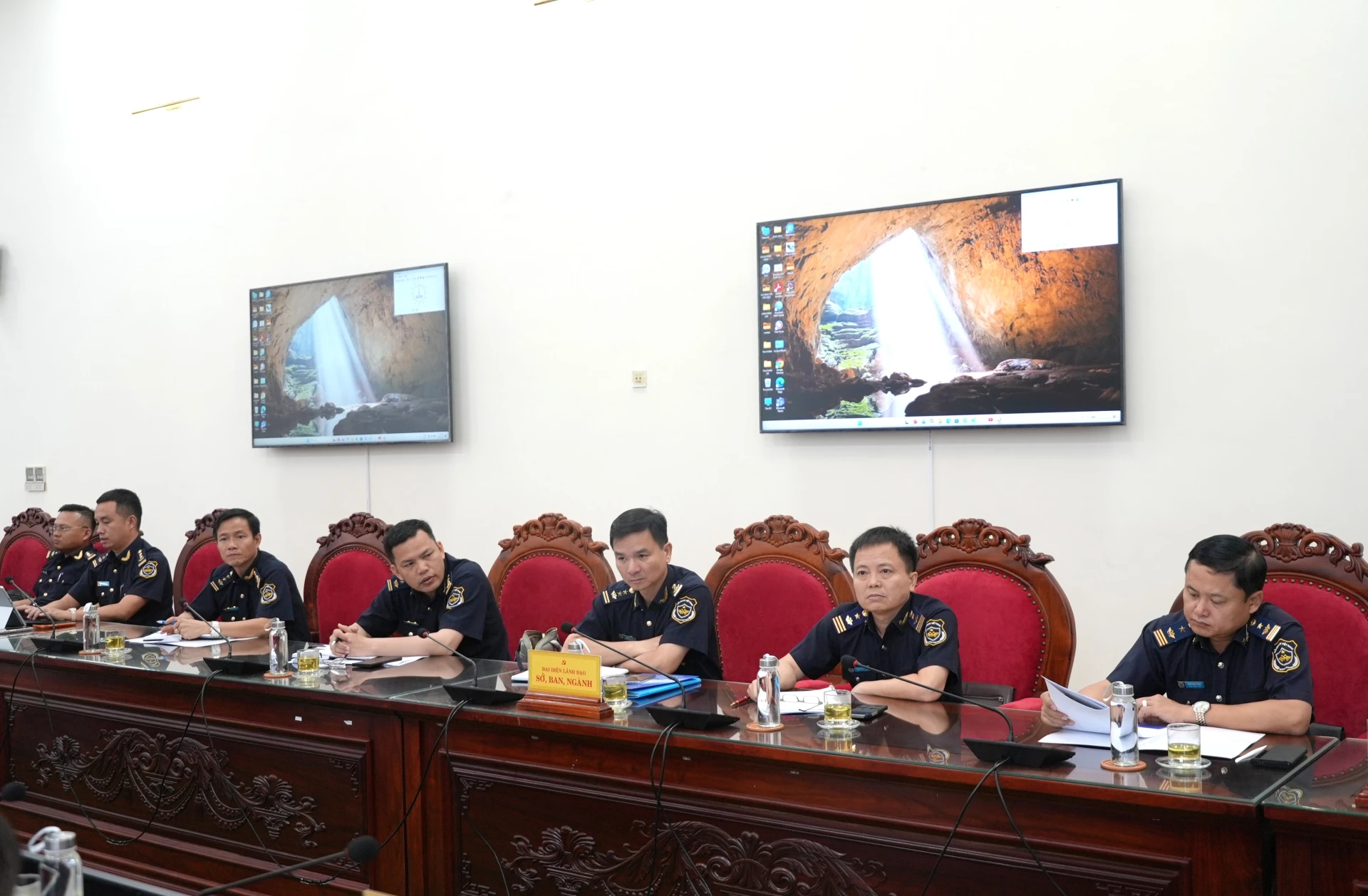 Các đại biểu tham dự buổi làm việc - Ảnh: T.Đ

