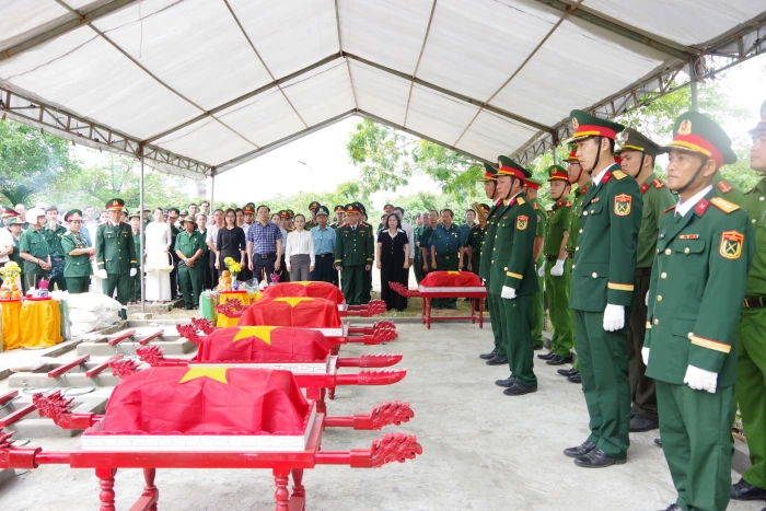 Tổ chức lễ viếng, truy điệu và an táng 5 hài cốt liệt sĩ