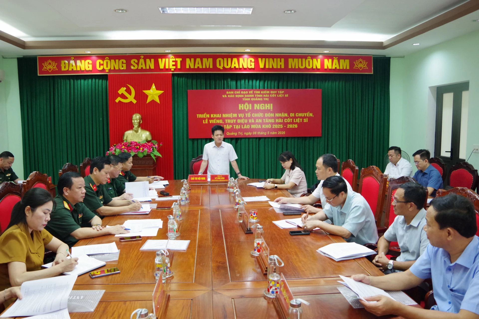 Đồng chí Lê Văn Bảo, Phó Chủ tịch UBND tỉnh, Trưởng ban Chỉ đạo về tìm kiếm quy tập và xác định danh tính hài cốt liệt sĩ tỉnh chủ trì, kết luận tại hội nghị - Ảnh: X.D