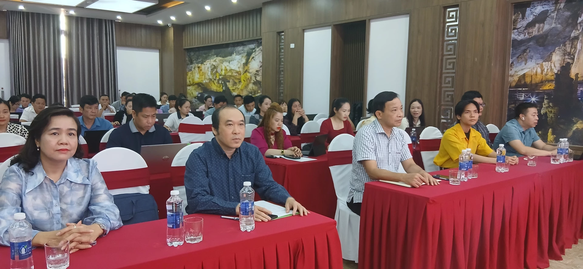 Ảnh: H.Đ Các đại biểu dự khai mạc lớp tập huấn.
