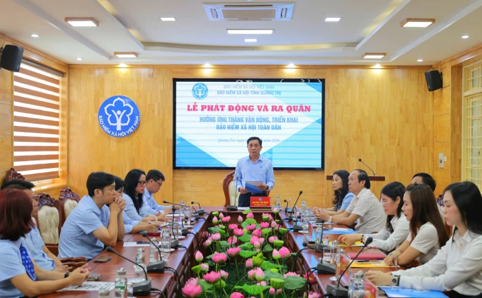 Tích cực triển khai bảo hiểm xã hội toàn dân