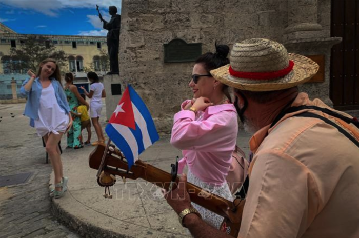 Du khách vẫn ‘đổ bộ’ đến Cuba bất chấp khó khăn do cấm vận