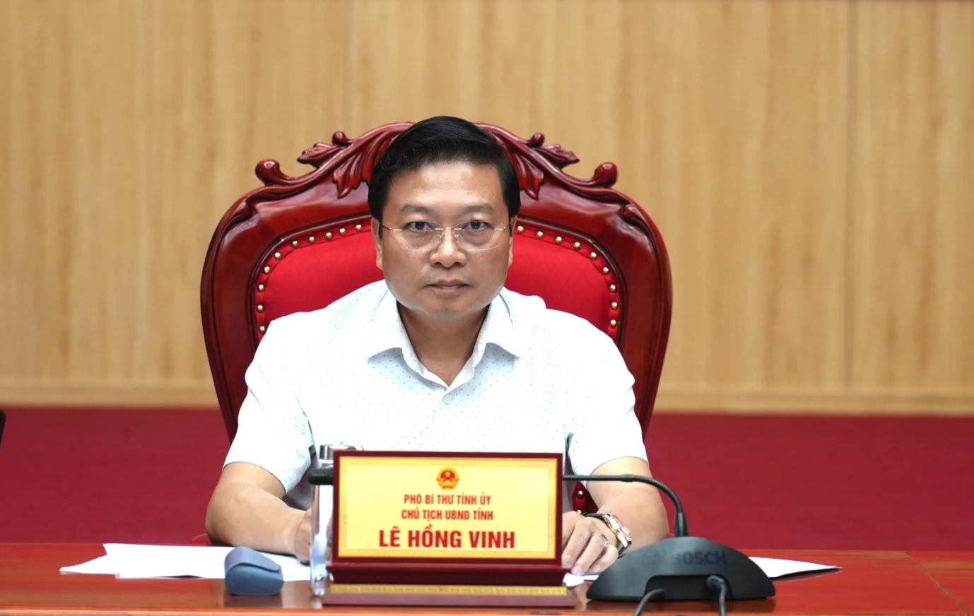 Đồng chí Lê Hồng Vinh, Chủ tịch UBND tỉnh chủ trì phiên họp - Ảnh: T.Đ