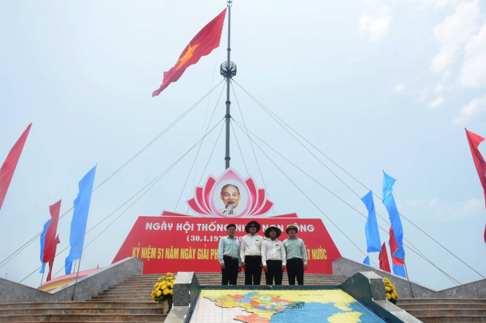 Để cờ Tổ quốc luôn tung bay trên kỳ đài Hiền Lương