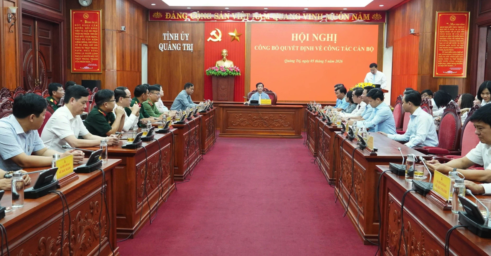 Công bố quyết định về công tác cán bộ