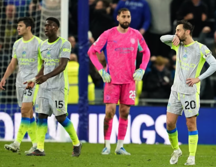 Man City bất ngờ hụt hơi trong cuộc đua vô địch Premier League