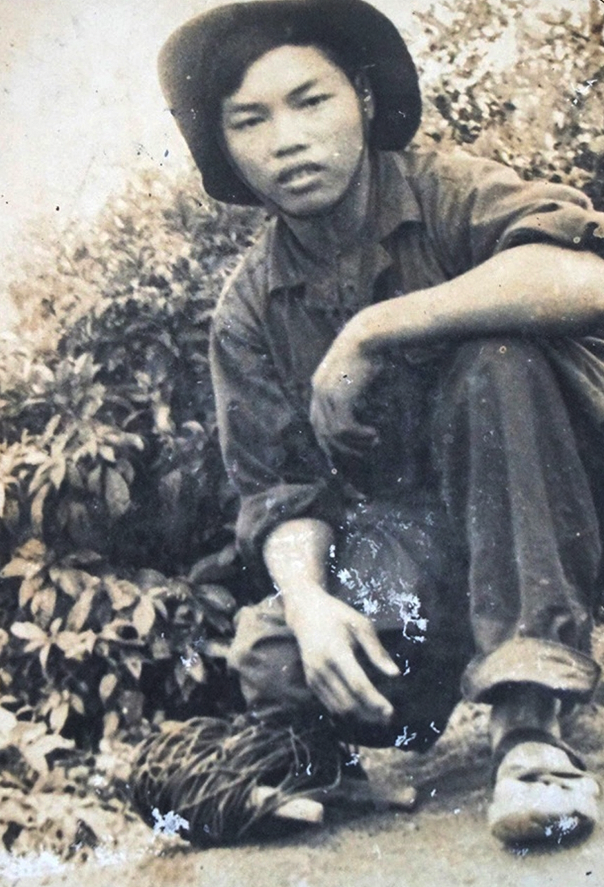 Hạ sĩ Mai Ngọc Thoảng tại chiến trường Thành cổ, Quảng Trị năm 1972. Ảnh nhân vật cung cấp