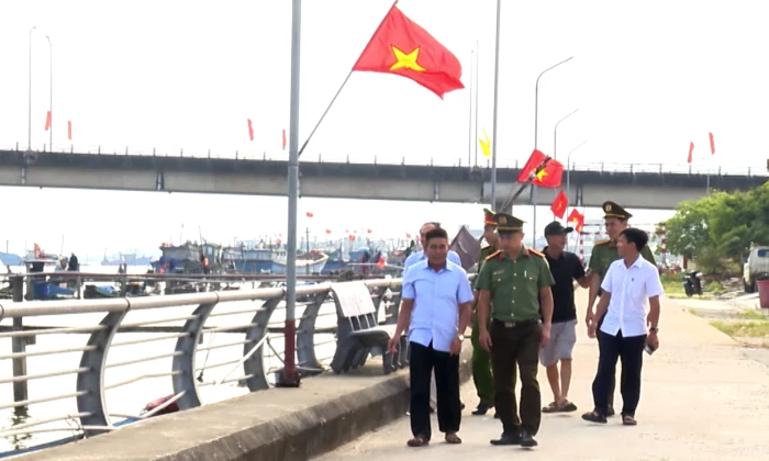 Đồng hành cùng ngư dân vươn khơi, bám biển