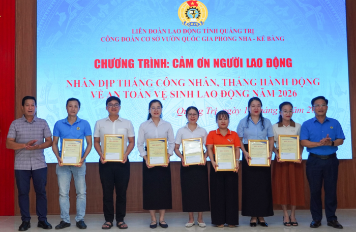 Chương trình 'Cảm ơn người lao động' và biểu dương một số tập thể, đoàn viên có sáng kiến, cải tiến kỹ thuật tiêu biểu